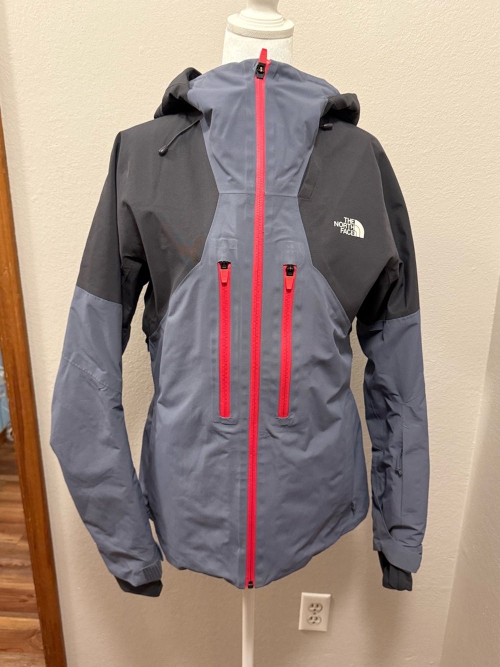 The North Face Women's Hooded Ski Jacket - Slate Gray w Black & Red/Pink Zipper